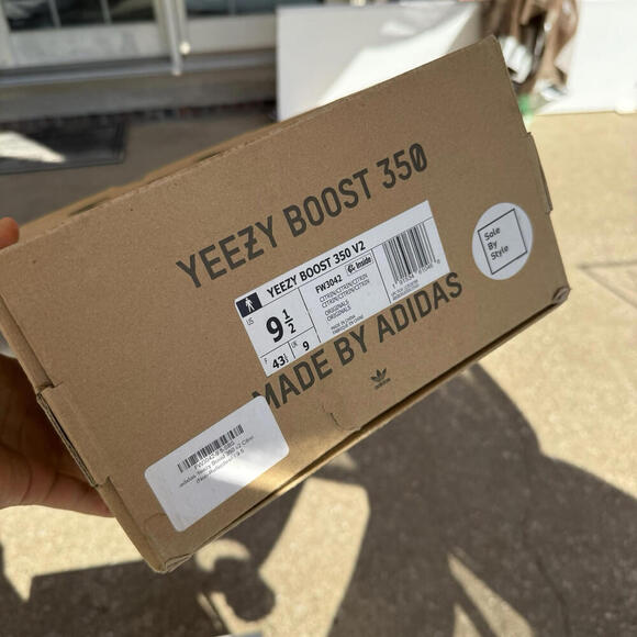 Size 9.5 - adidas Yeezy Boost 350 V2 Citrin FW3042